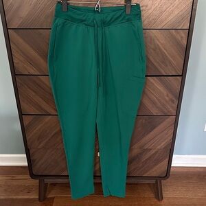 Mandala Hunter Green straight leg scrub bottoms (XS)